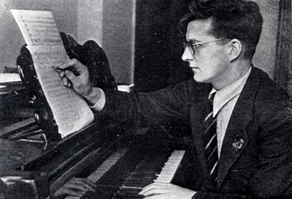 Дмитрий Дмитриевич Шостакович (1906-1975) ̶ один из крупнейших советских композиторов, выдающийся пианист, педагог и общественный деятель